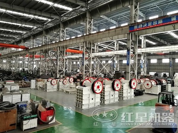 時產50噸，出料0.2-0.3mm的大理石制砂機車間一角