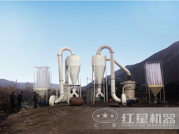 河北某鉀長石磨粉機(jī)工作現(xiàn)場(chǎng)