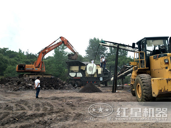 轉(zhuǎn)場(chǎng)靈活，移動(dòng)自由的矸石移動(dòng)破碎機(jī)