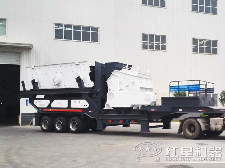 反擊破移動(dòng)破碎機(jī)、二段破碎粒度均勻，產(chǎn)量高